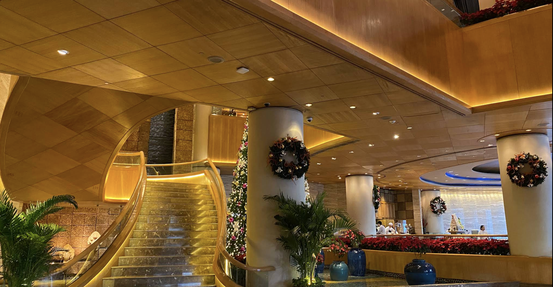 쉐라톤 그랜드 수쿰빗: 아속역 직결 & 도심 속 정글 수영장 끝판왕